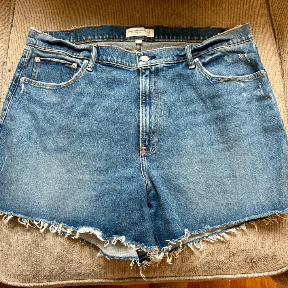 NWOT Abercrombie & Fitch High Rise Mom Shorts (Curve Love)